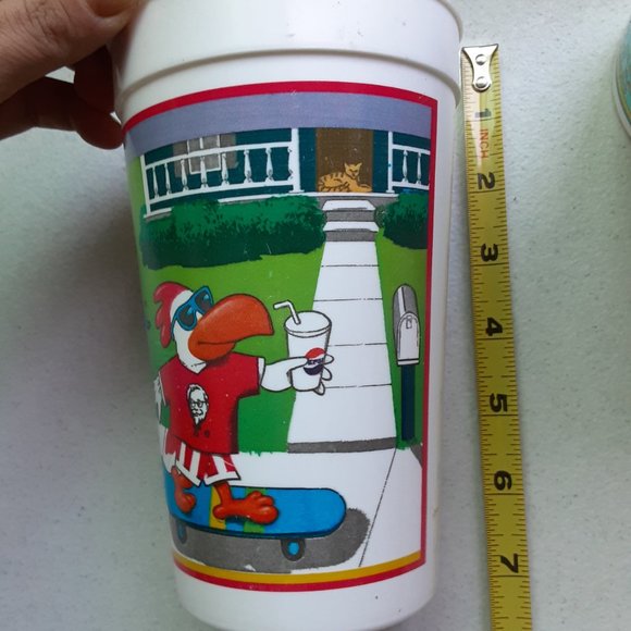 Lot of 5 Plastic Souvenir Cups - Picture 4 of 16